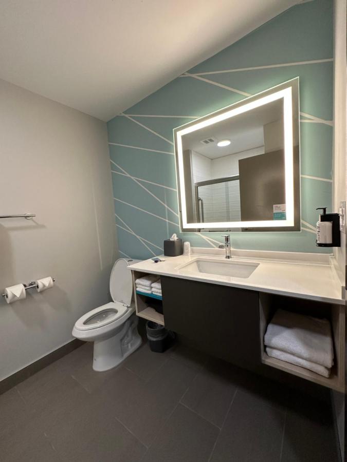  | AVID Hotels - Fort Wayne North, an IHG Hotel