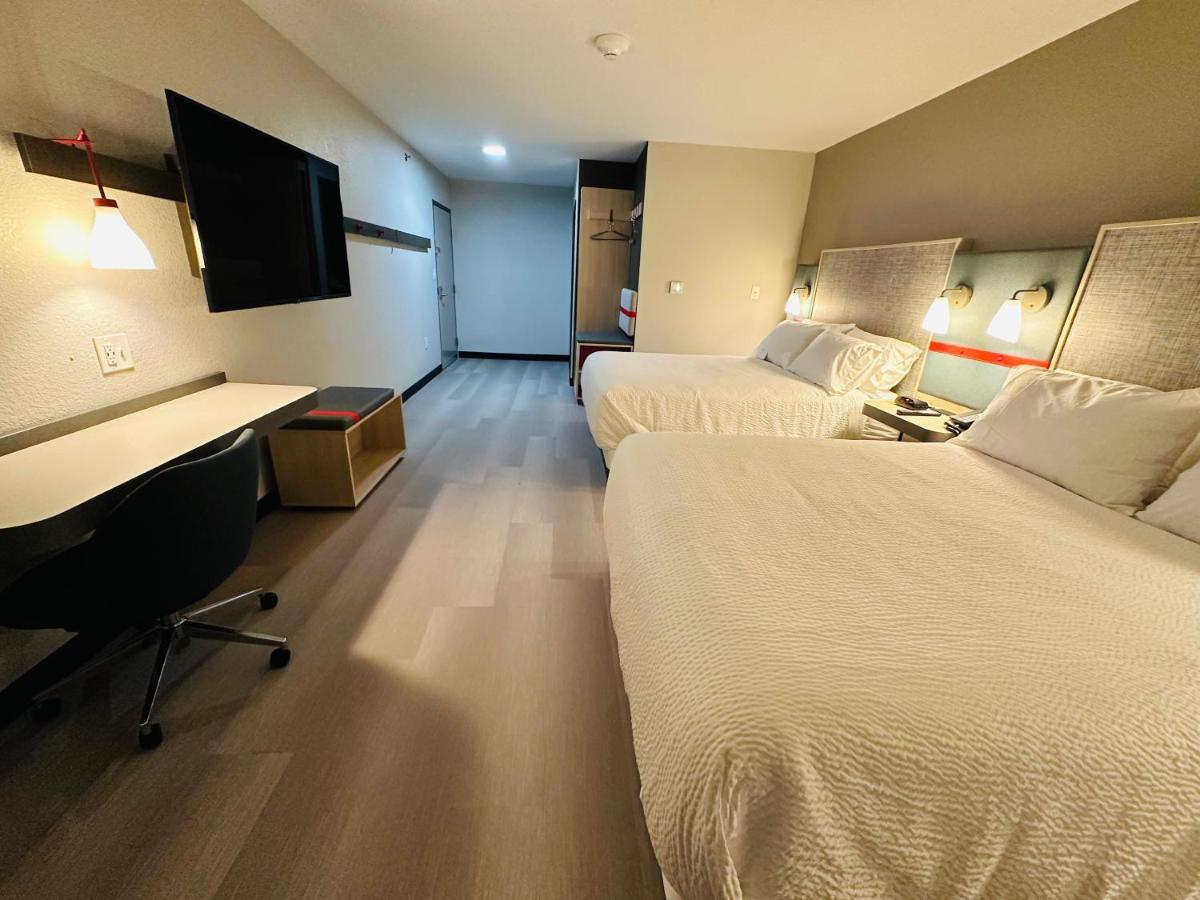 | AVID Hotels - Fort Wayne North, an IHG Hotel