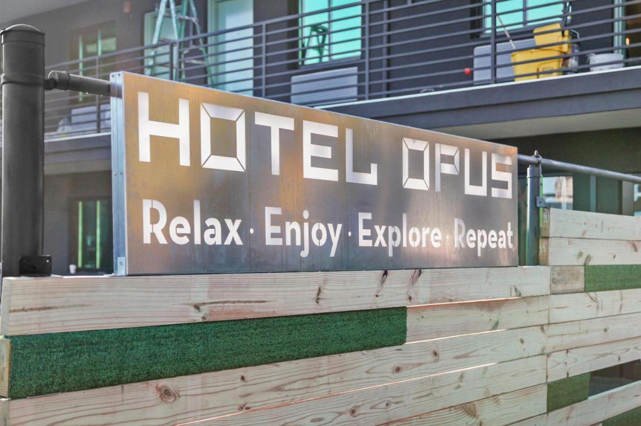  | Hotel OPUS Bronx Near Bay Plaza Mall