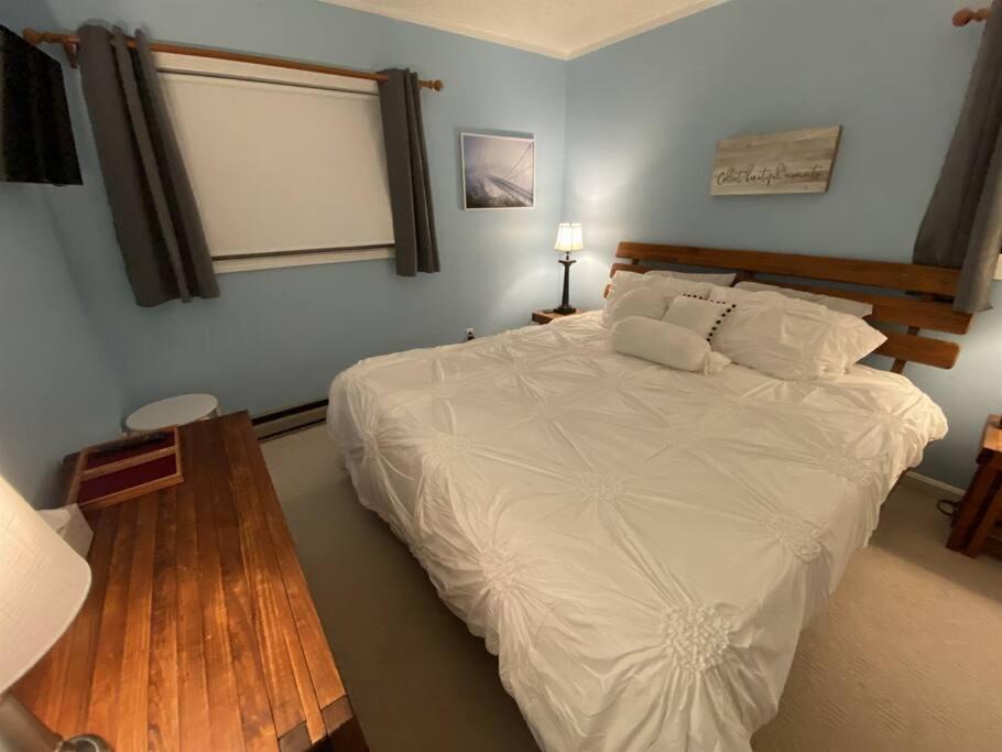| APPresSki - 5 bed Ski in Ski out - 50 Steps to Ski Sugar Mountain Slopes