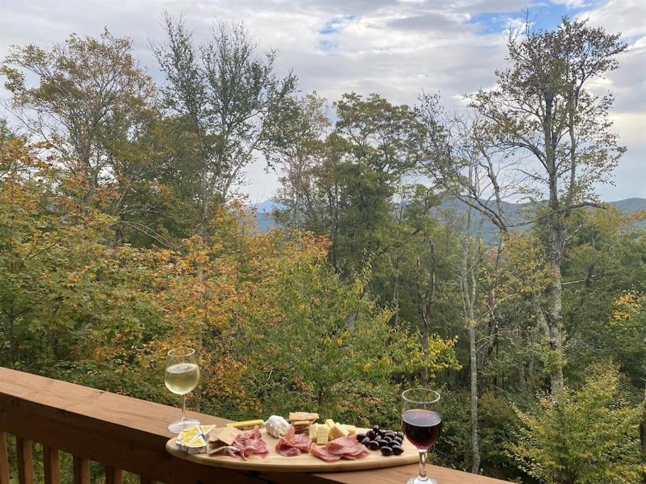 | APPresSki - 5 bed Ski in Ski out - 50 Steps to Ski Sugar Mountain Slopes