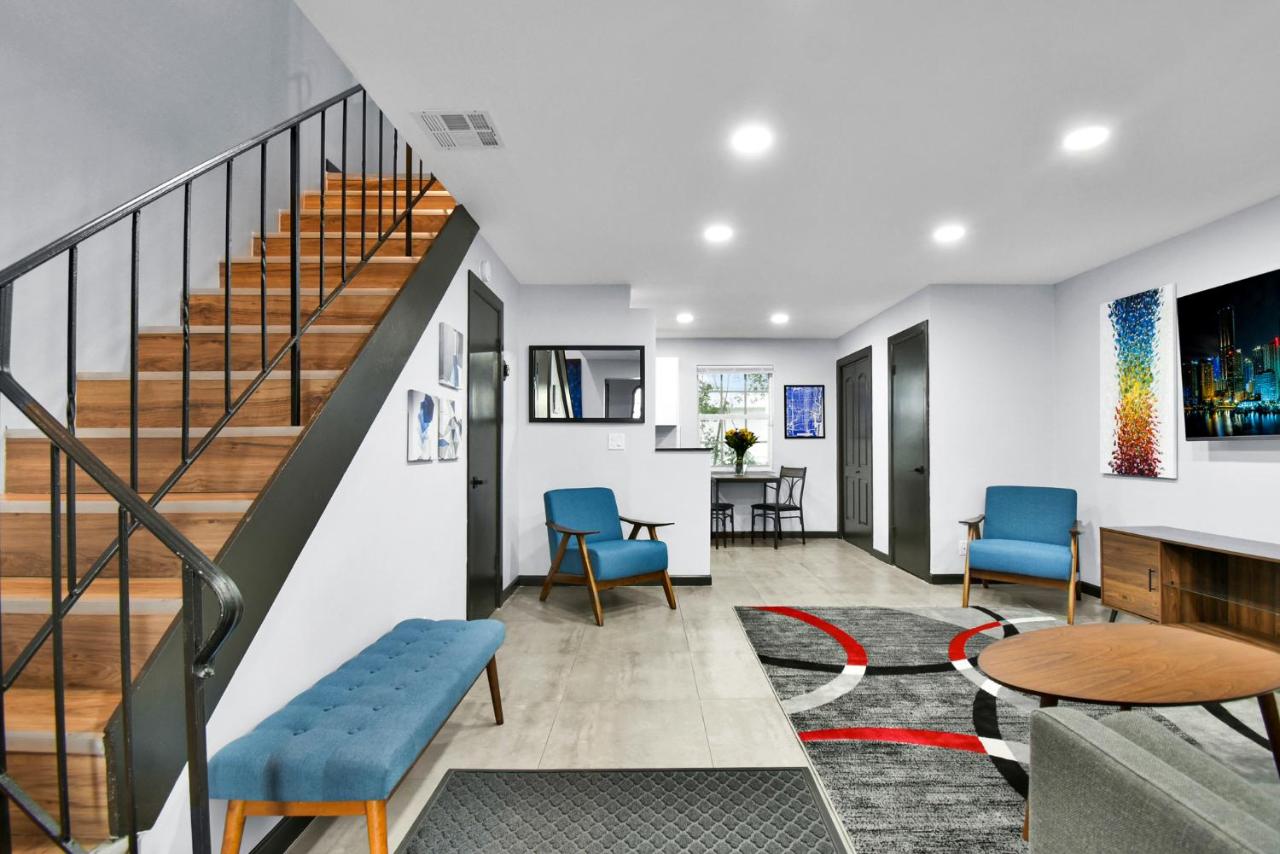 | Wilton Manors Villas - Florida Furnished Living