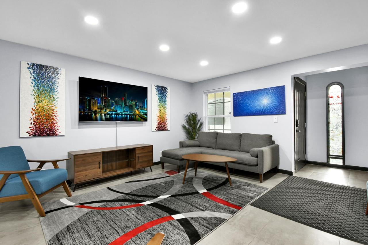 | Wilton Manors Villas - Florida Furnished Living