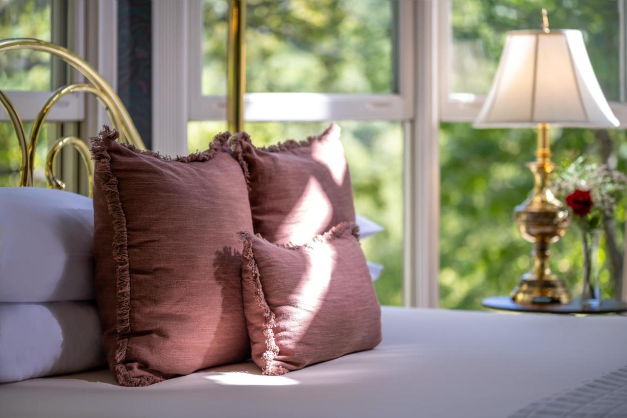 | Arsenic and Old Lace Bed & Breakfast Inn