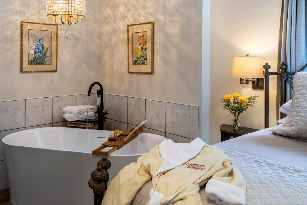 | Arsenic and Old Lace Bed & Breakfast Inn