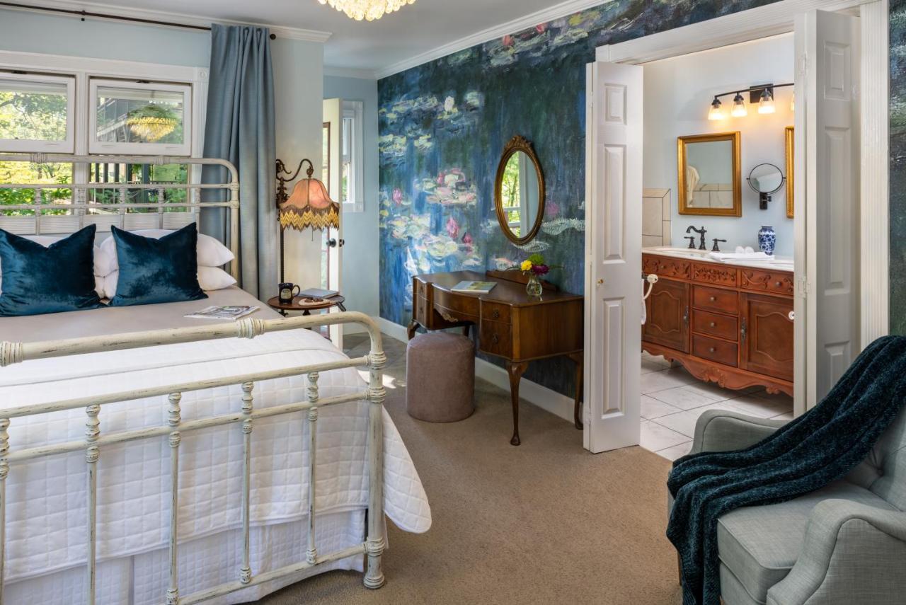 | Arsenic and Old Lace Bed & Breakfast Inn