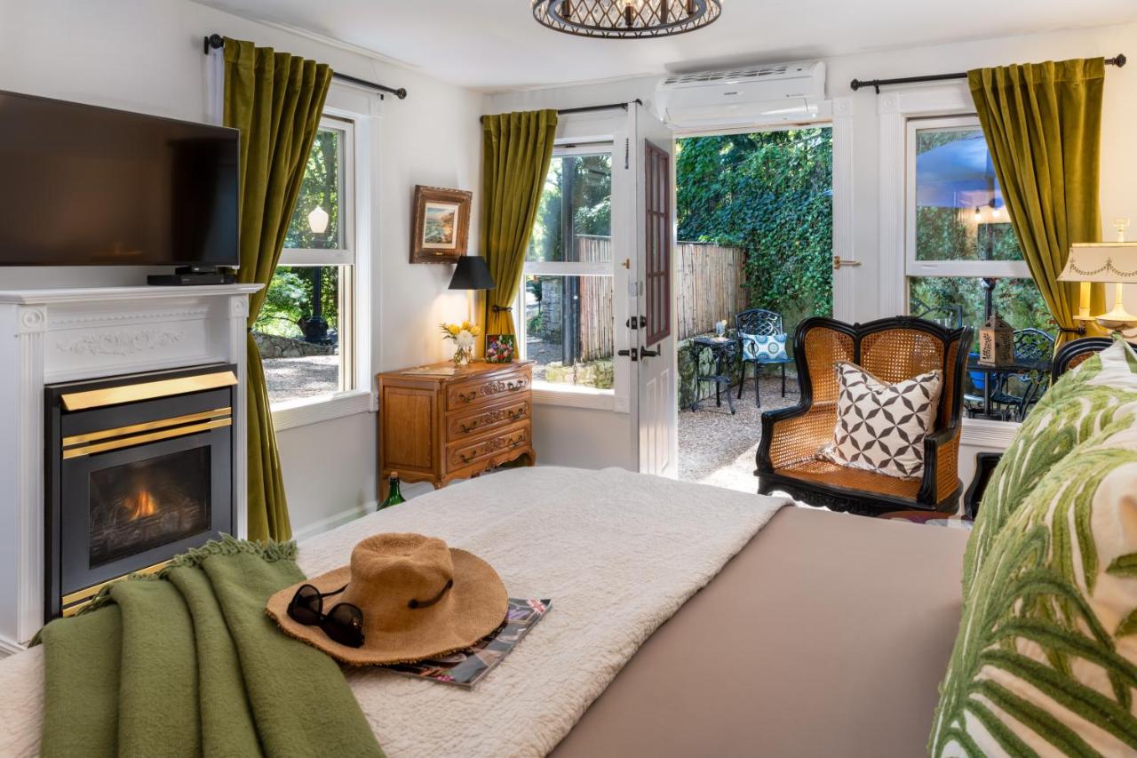 | Arsenic and Old Lace Bed & Breakfast Inn