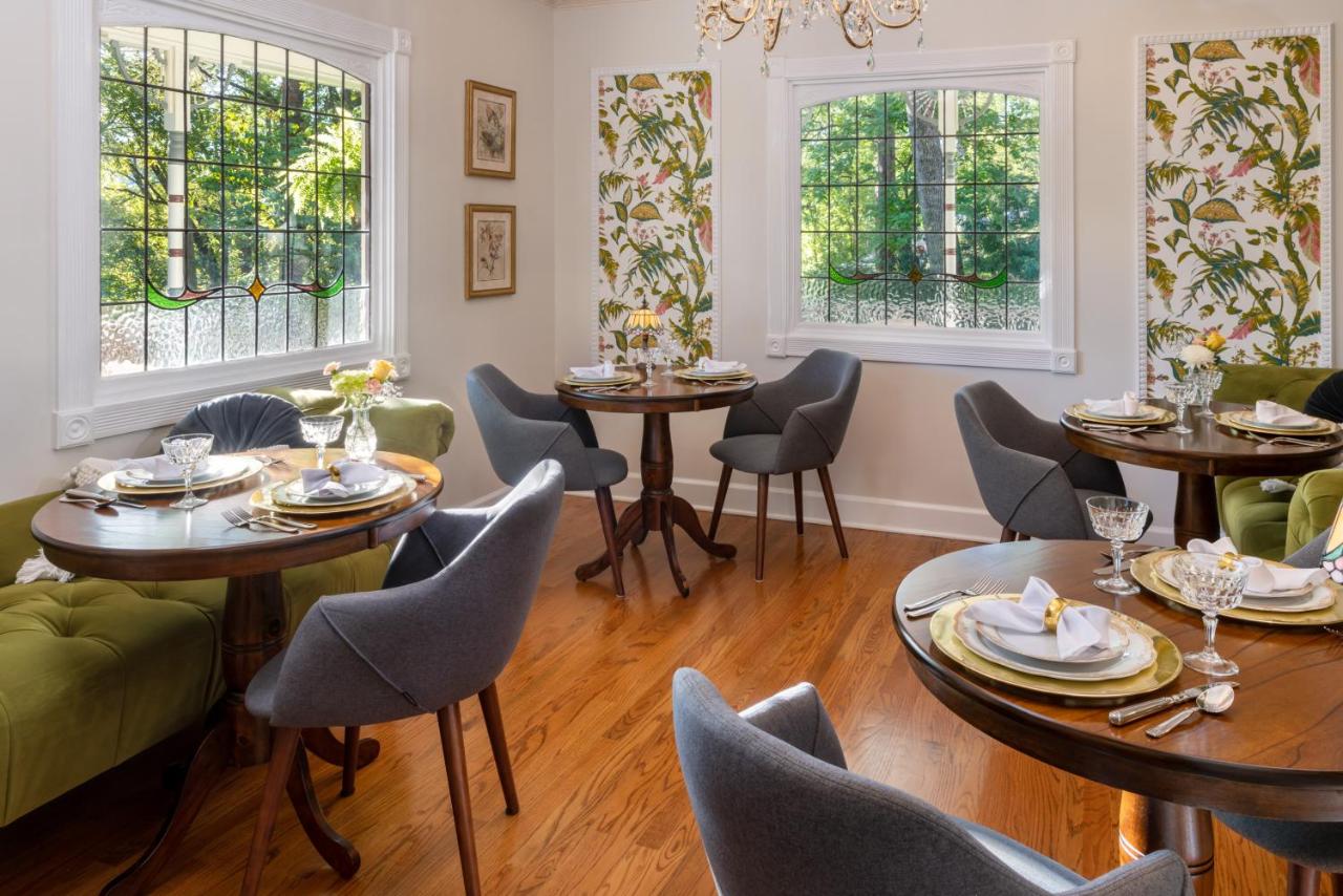 | Arsenic and Old Lace Bed & Breakfast Inn
