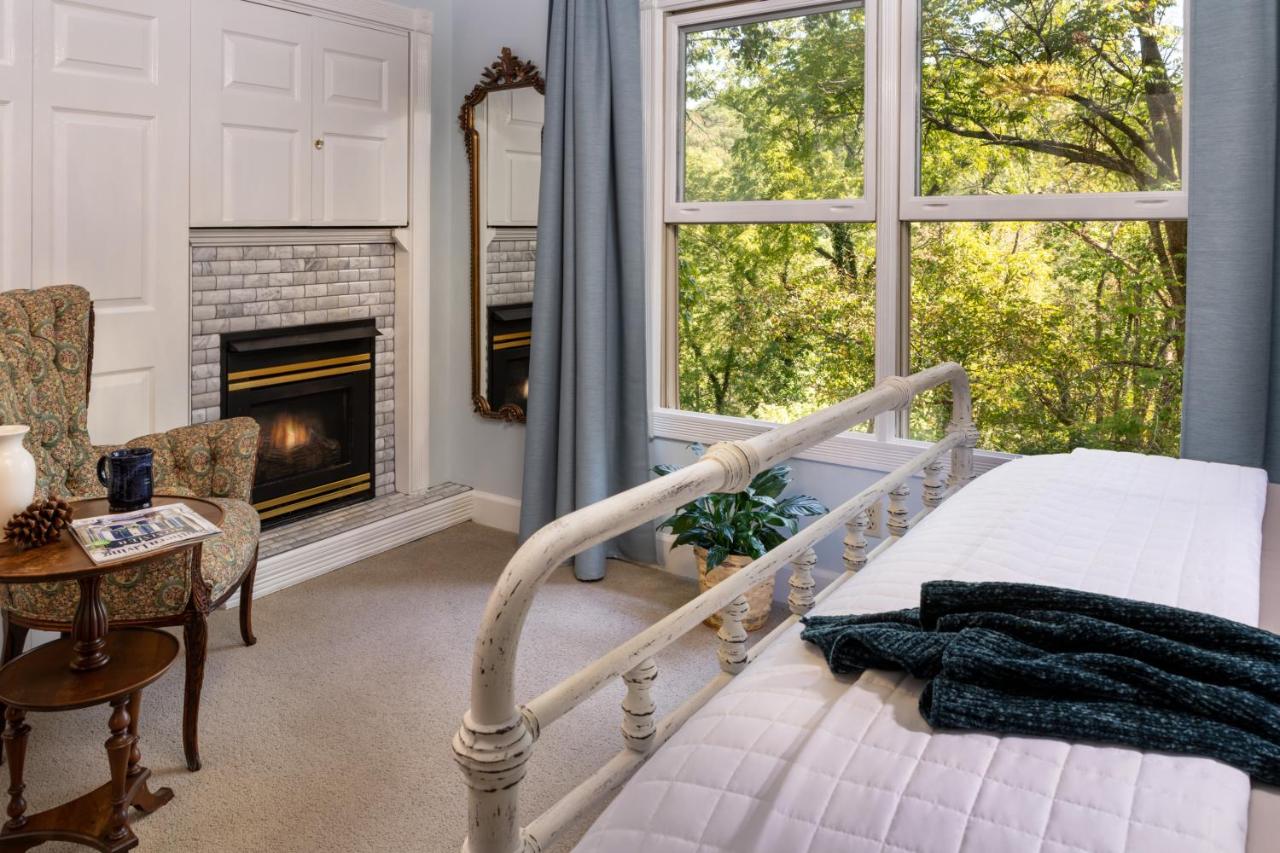 | Arsenic and Old Lace Bed & Breakfast Inn