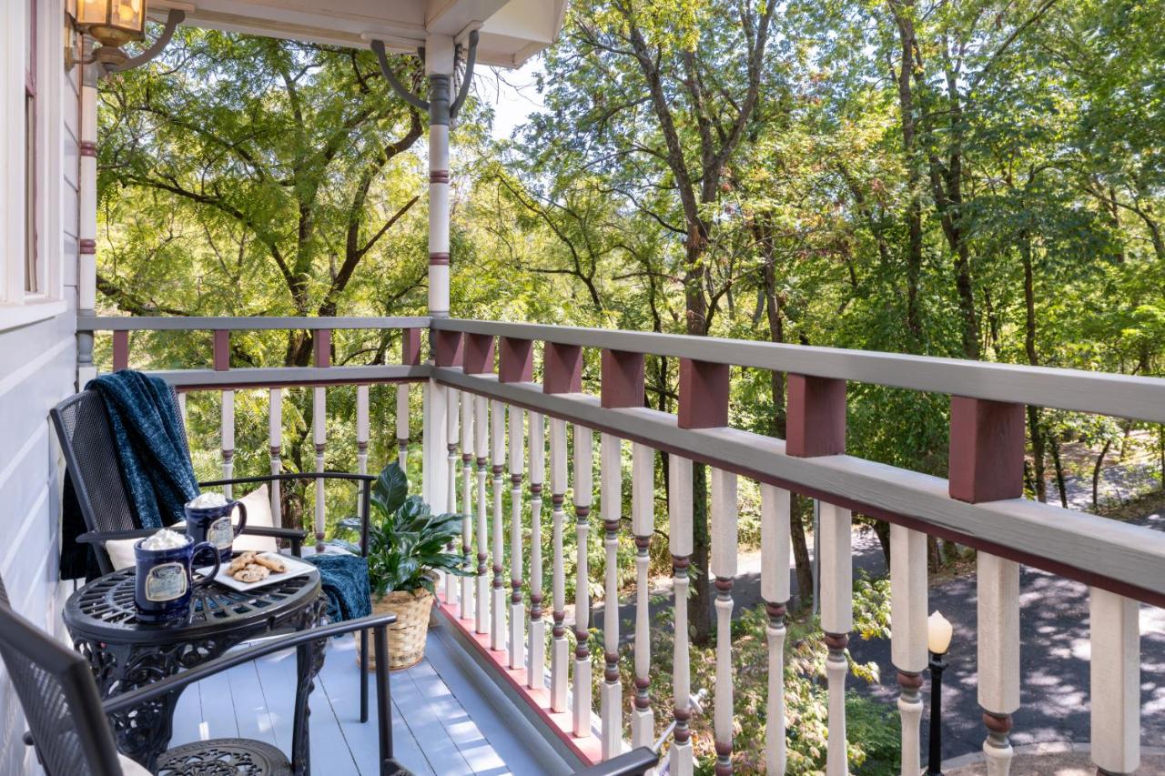 | Arsenic and Old Lace Bed & Breakfast Inn
