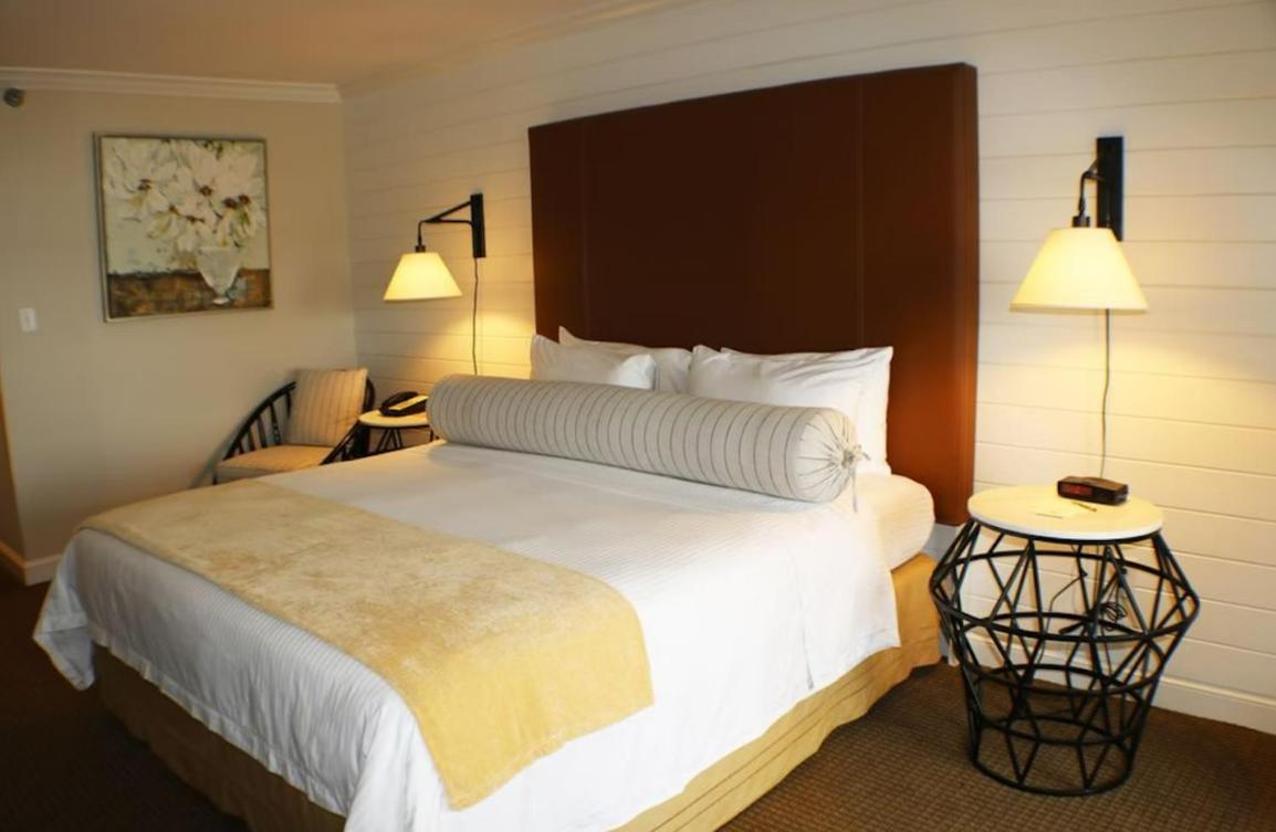 King Room at Inn On The Lakes