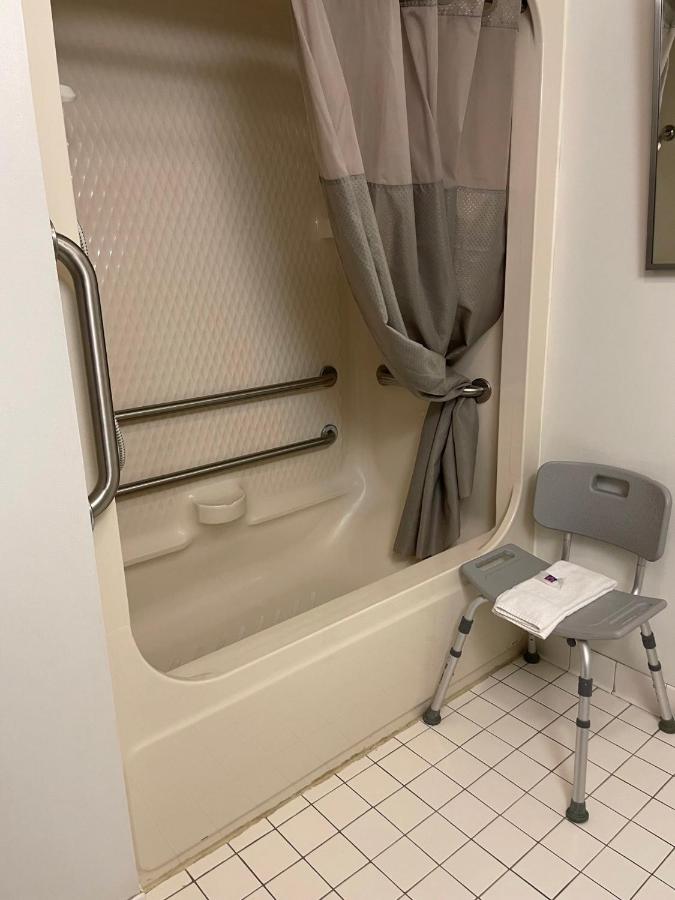 Queen Room - Disability Access - Non-Smoking at Motel 6 Bozeman, MT