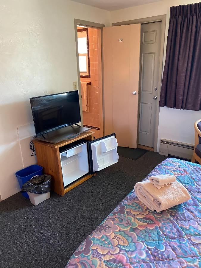 | Gale River Motel