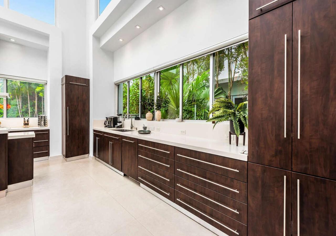  | Exotic 5 Bedroom Villa In South Miami