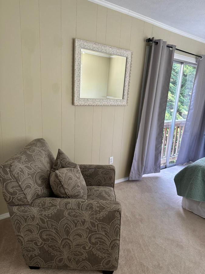| Cozy, Lake Lanier property with amazing views