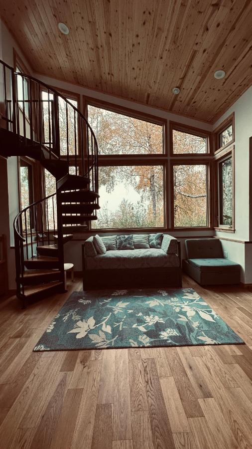 | Eagle Peak Guesthouse