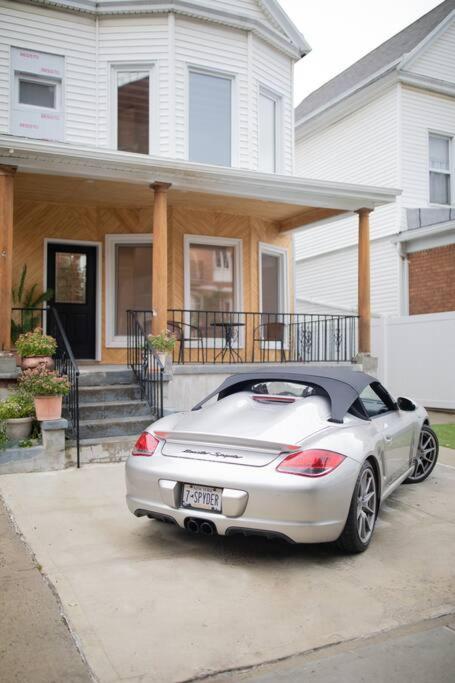 | Luxury 3-Bedroom Villa in Brooklyn with Parking