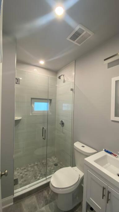| Luxury 3-Bedroom Villa in Brooklyn with Parking