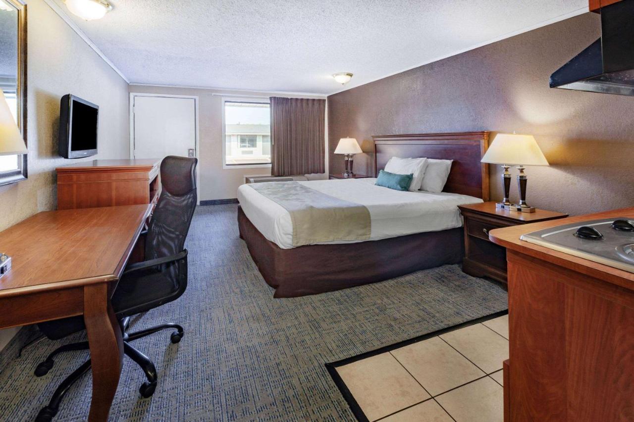Deluxe Efficiency King Room - Non-Smoking at Travelodge by Wyndham Monroe