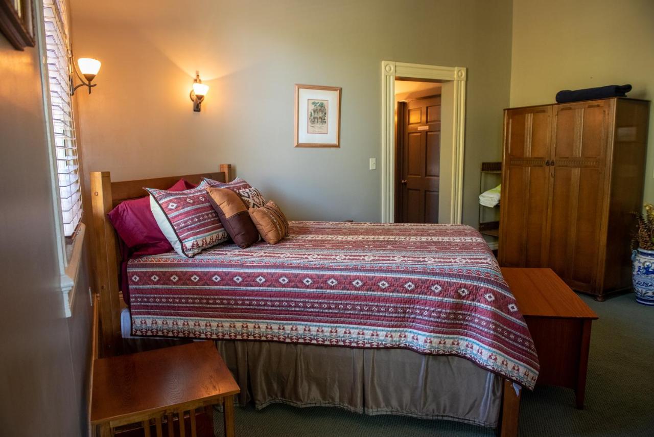 | The Lookout Inn