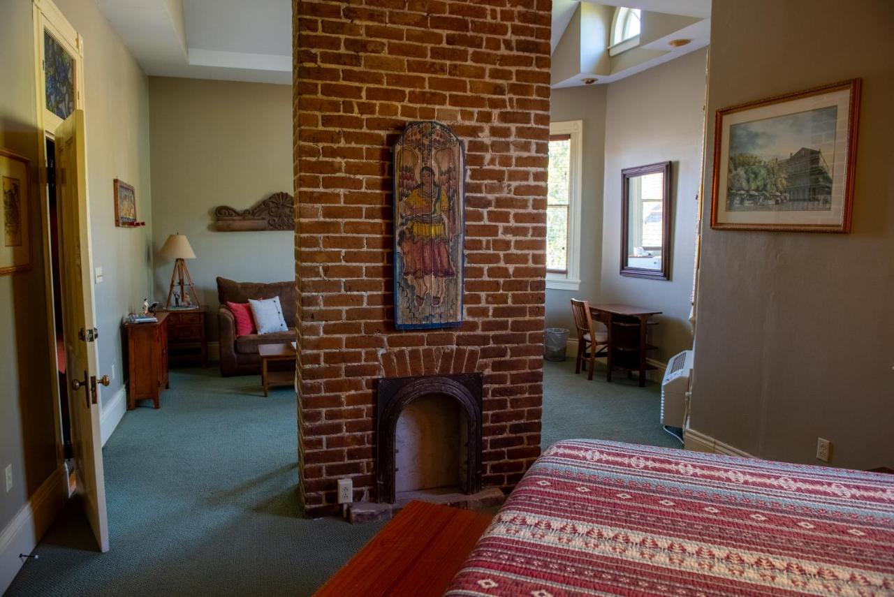 | The Lookout Inn