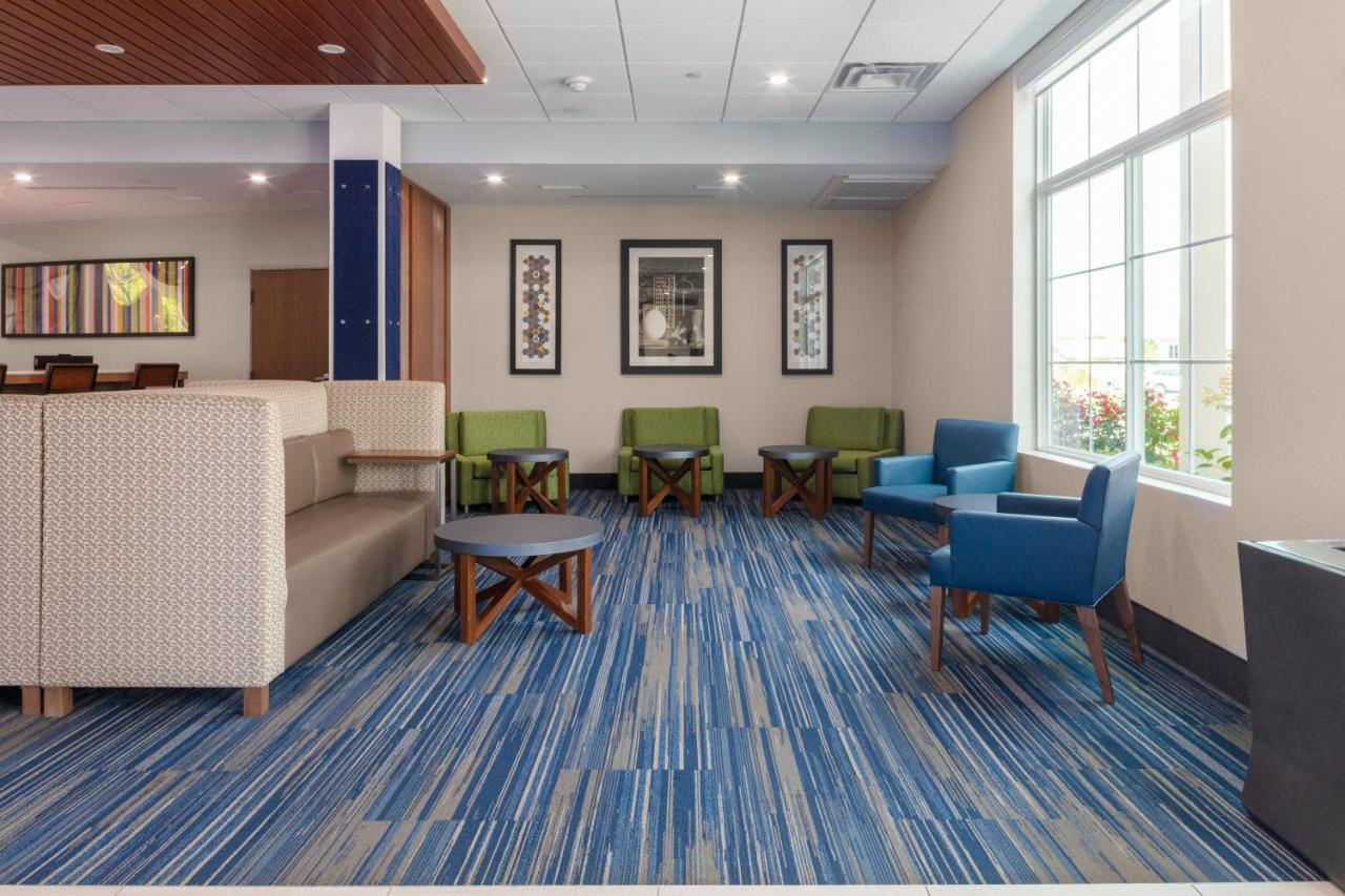 | Holiday Inn Express - Wells-Ogunquit-Kennebunk, an IHG Hotel