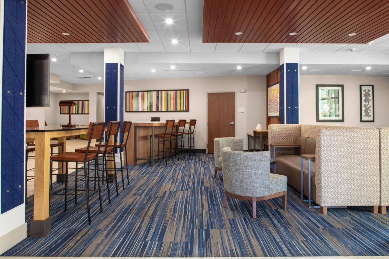 | Holiday Inn Express - Wells-Ogunquit-Kennebunk, an IHG Hotel