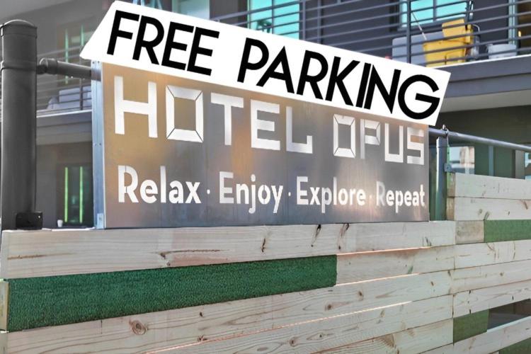  | Hotel OPUS Bronx Near Bay Plaza Mall
