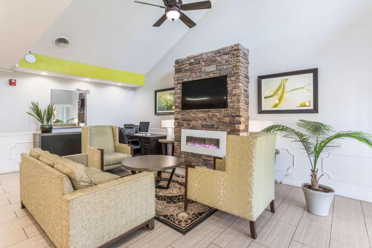 | Quality Inn Gallatin-Nashville Metro