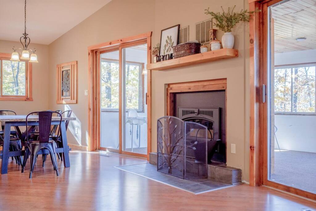 | Fall Getaway Resort-3 KING suites, Dog-Friendly