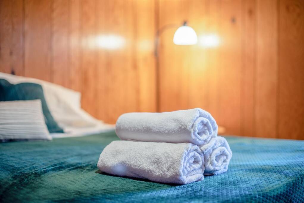 | Fall Getaway Resort-3 KING suites, Dog-Friendly
