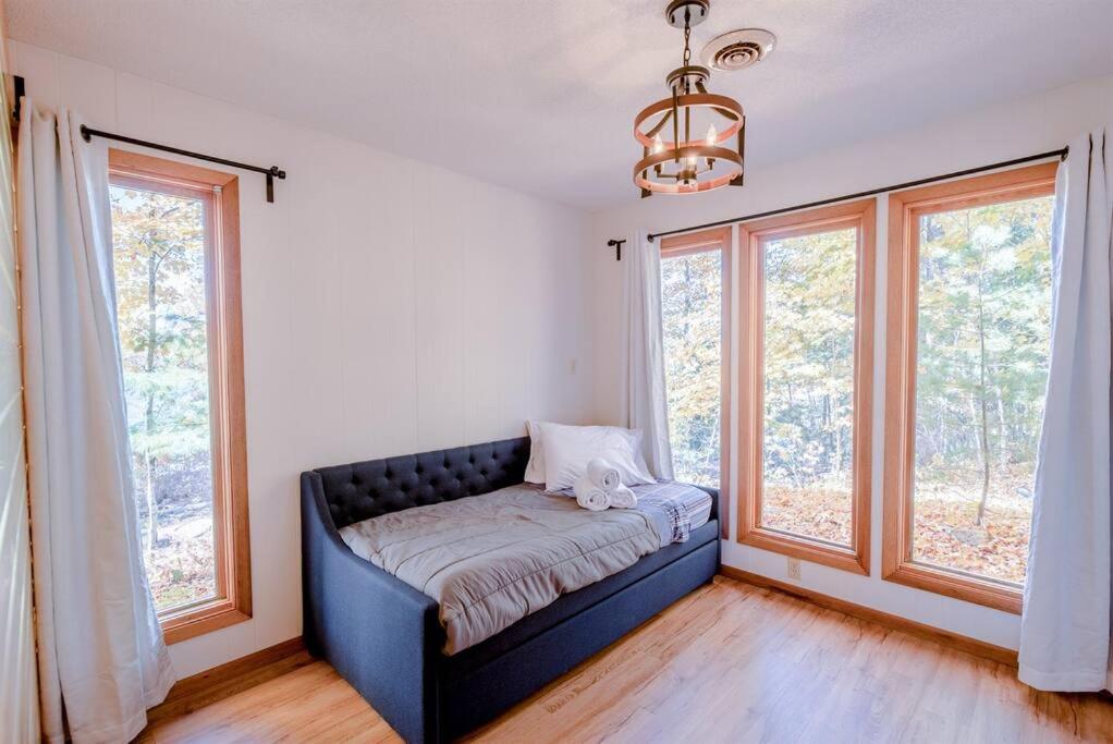 | Fall Getaway Resort-3 KING suites, Dog-Friendly