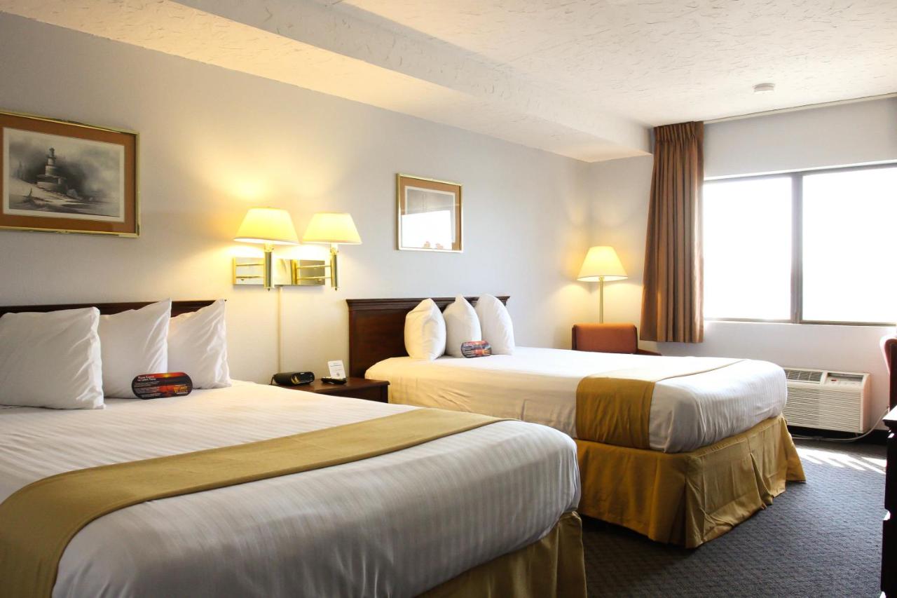 Queen Room with Two Queen Beds with River View at Clover Island Inn