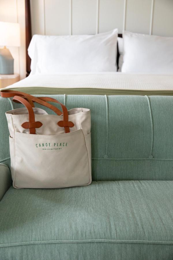 | Canoe Place Inn & Cottages