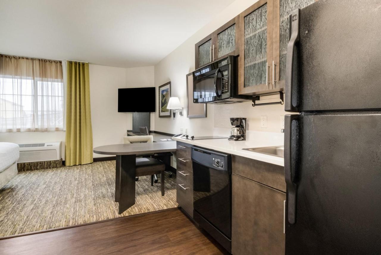 Queen Studio at Candlewood Suites Portland Airport, an IHG Hotel