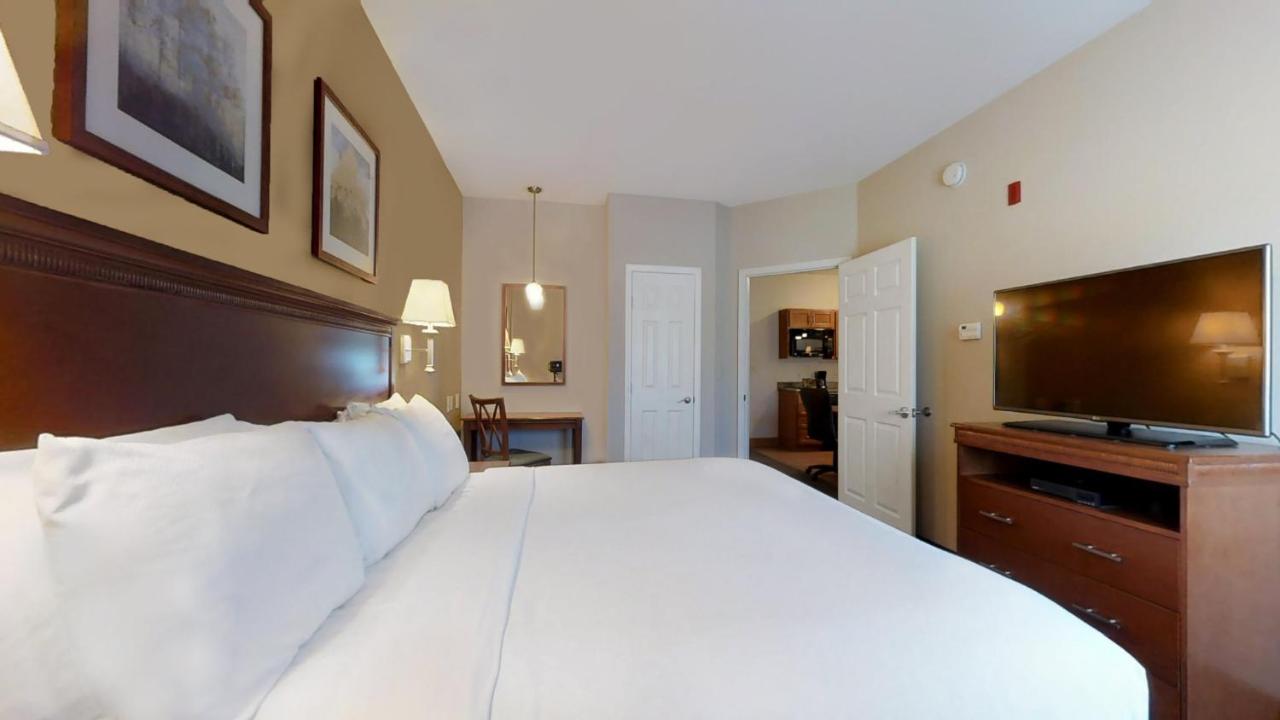 King Suite - Roll-in Shower/Non-Smoking at Candlewood Suites Slidell Northshore by IHG