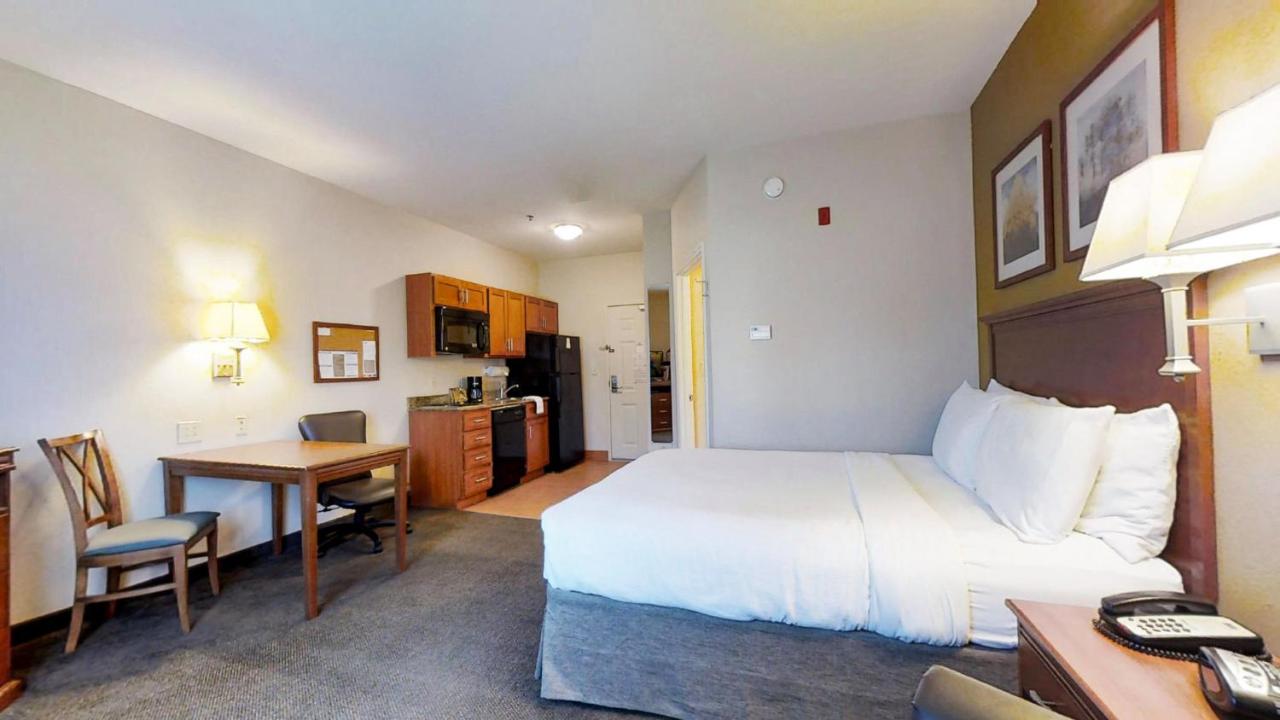 Queen Studio - Non-Smoking at Candlewood Suites Slidell Northshore by IHG