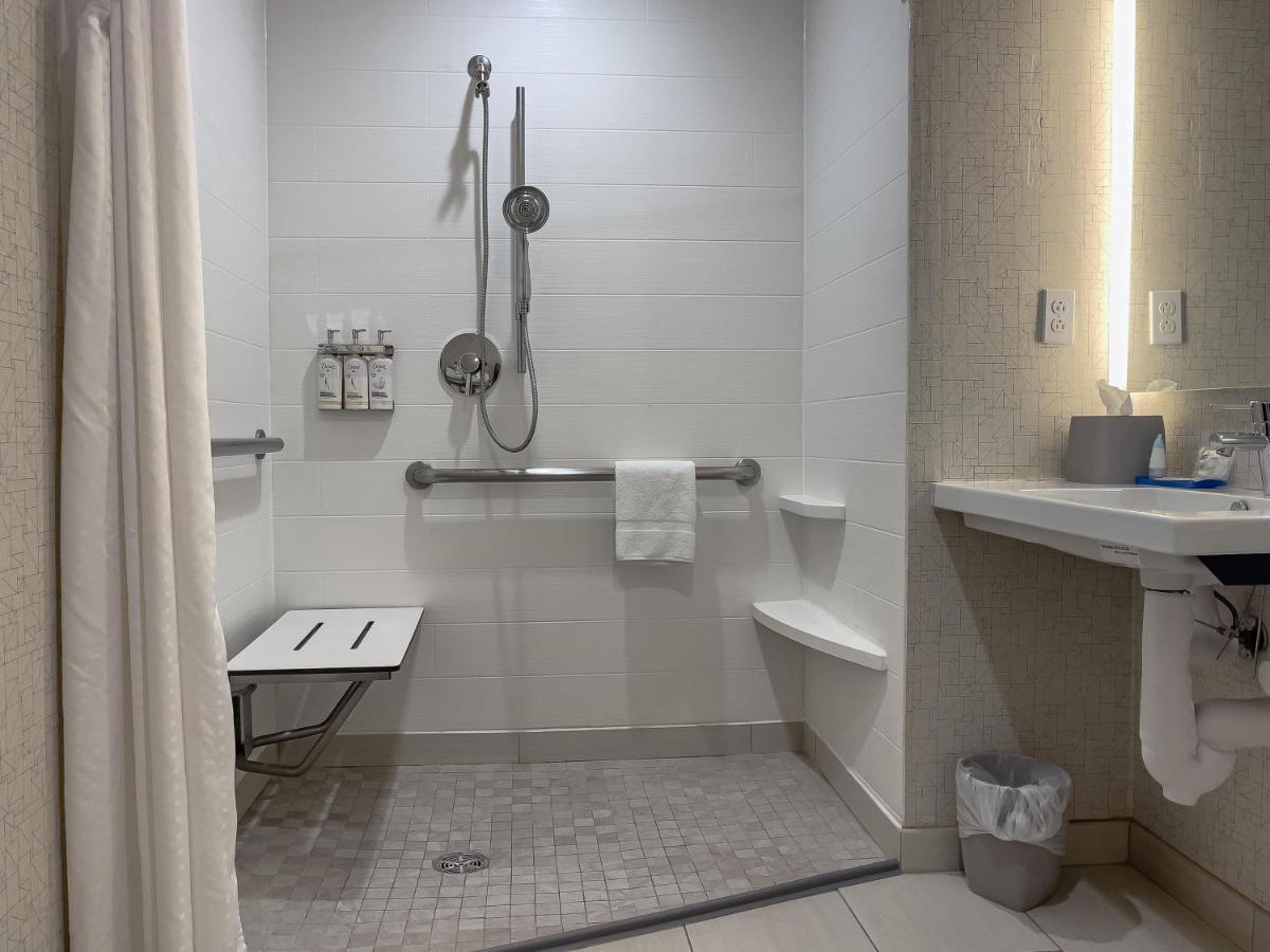 Twin Room - Mobility Access at Holiday Inn Express Hotel & Suites Livermore by IHG
