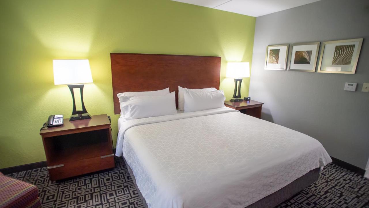 King Room - Hearing Accessible at Holiday Inn Express Hickory-Hickory Mart by IHG