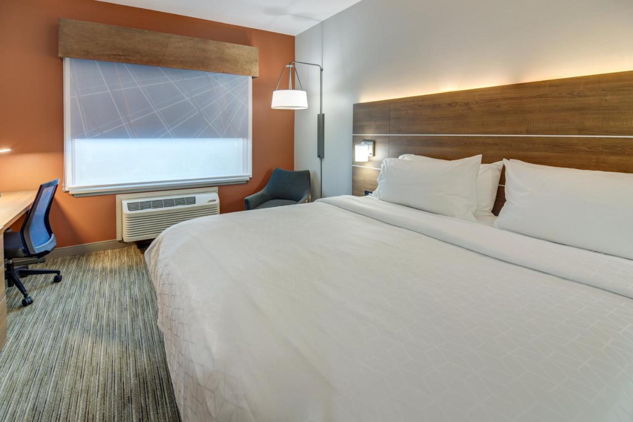 King Room at Holiday Inn Express & Suites Foley by IHG