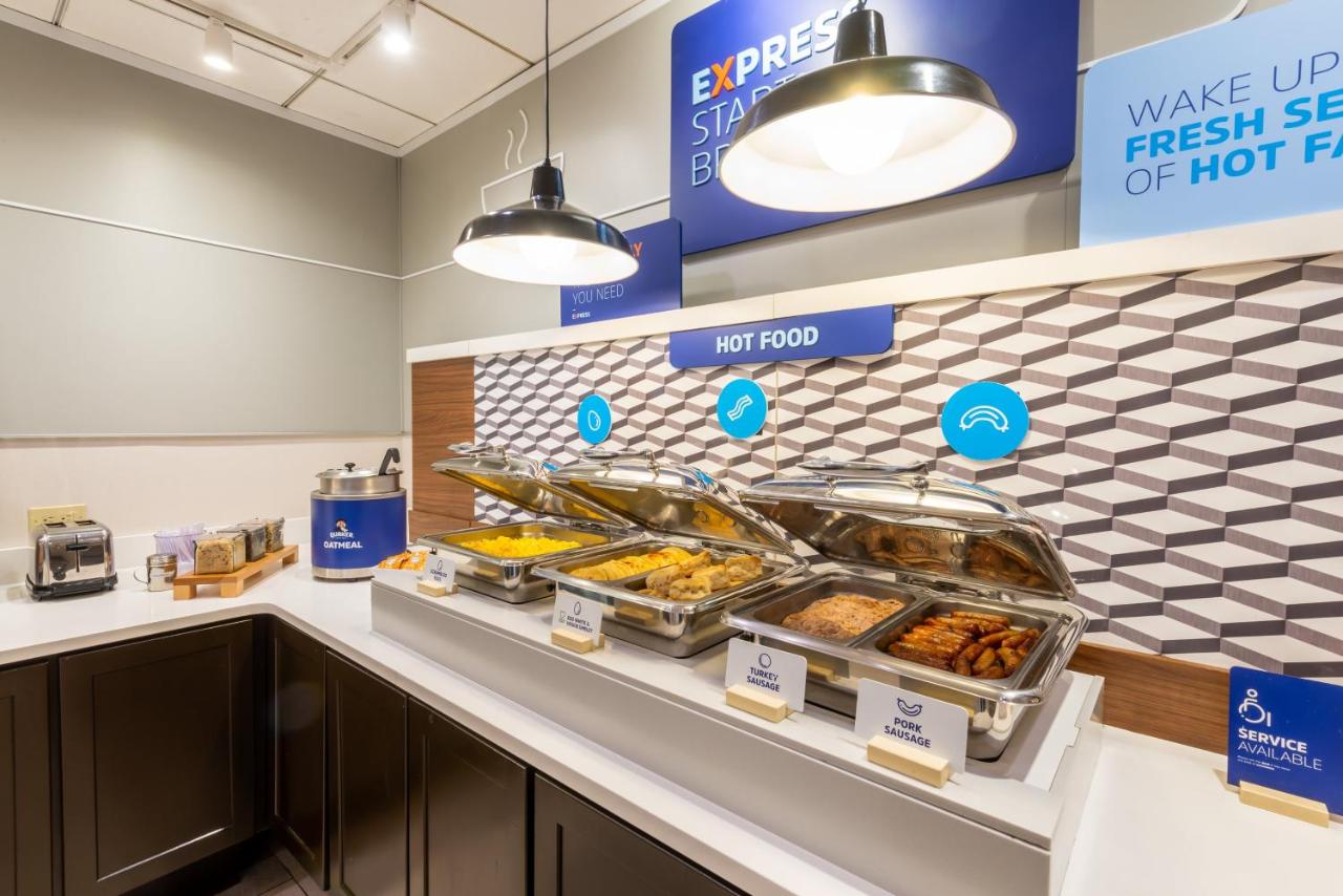 | Holiday Inn Express Philadelphia NE-Bensalem, an IHG Hotel