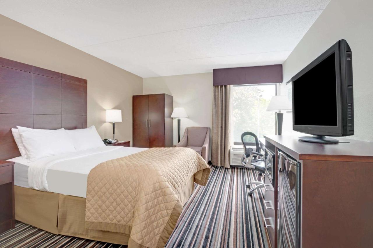 King Suite - Non-Smoking at Wyndham Garden Charlotte Airport Southeast