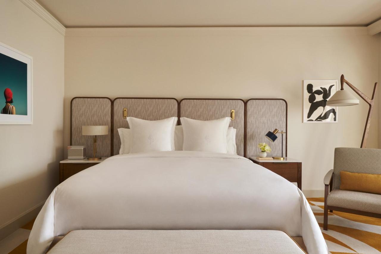 King Room with Bay View - Disability Access at Four Seasons Hotel Miami