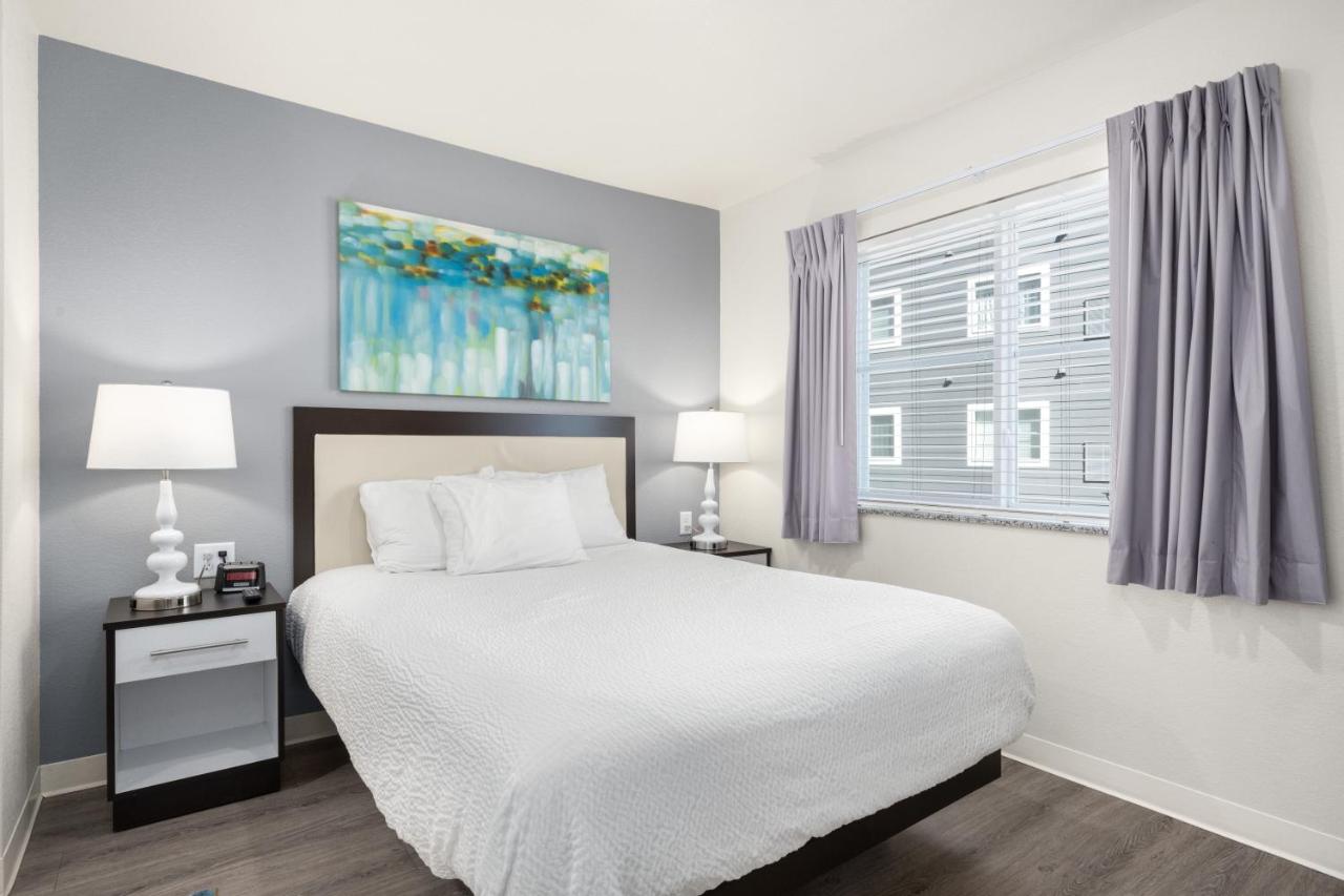 One-Bedroom Queen Suite at WaterWalk Minneapolis - Plymouth
