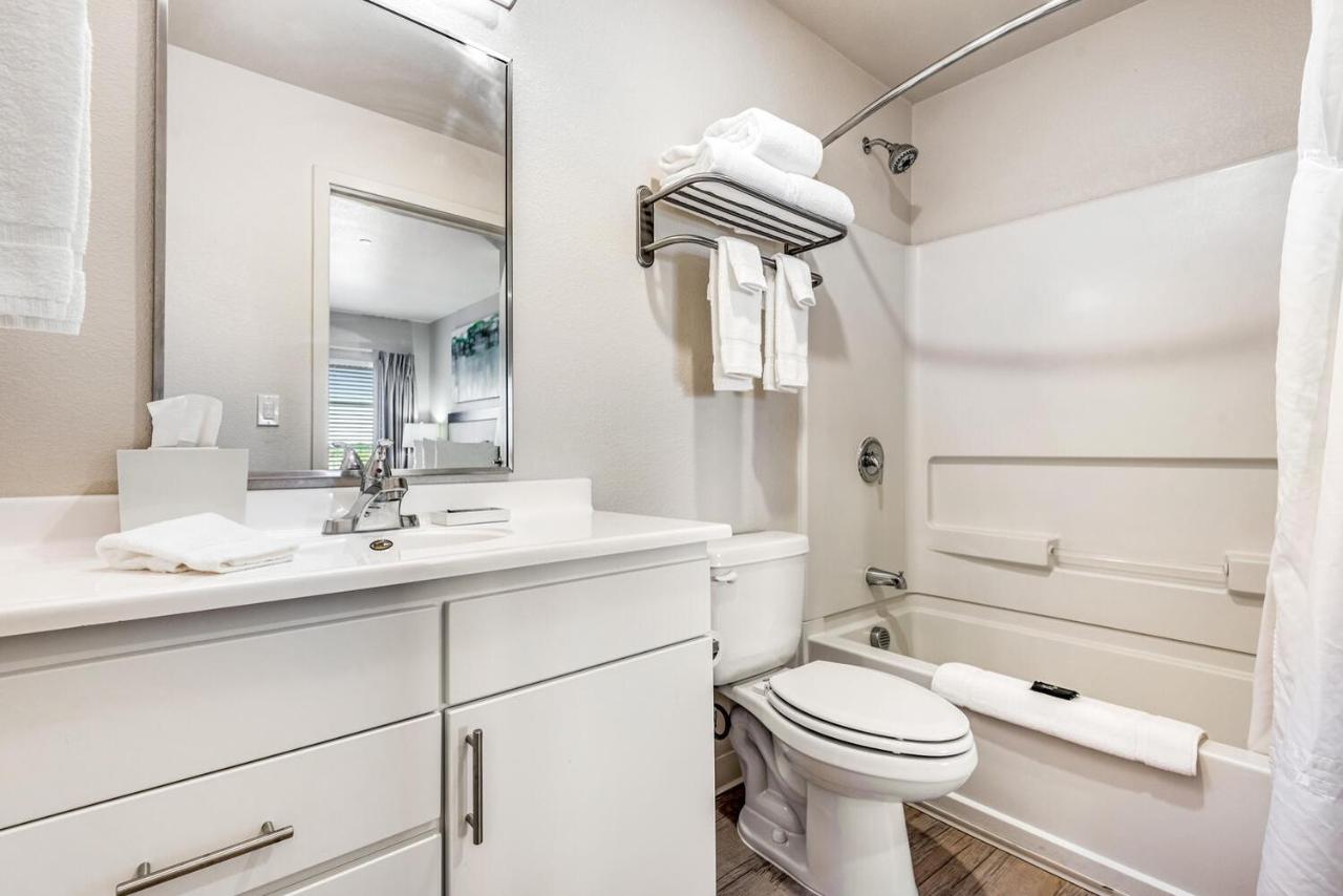 One-Bedroom Suite at Parks Residential Denver