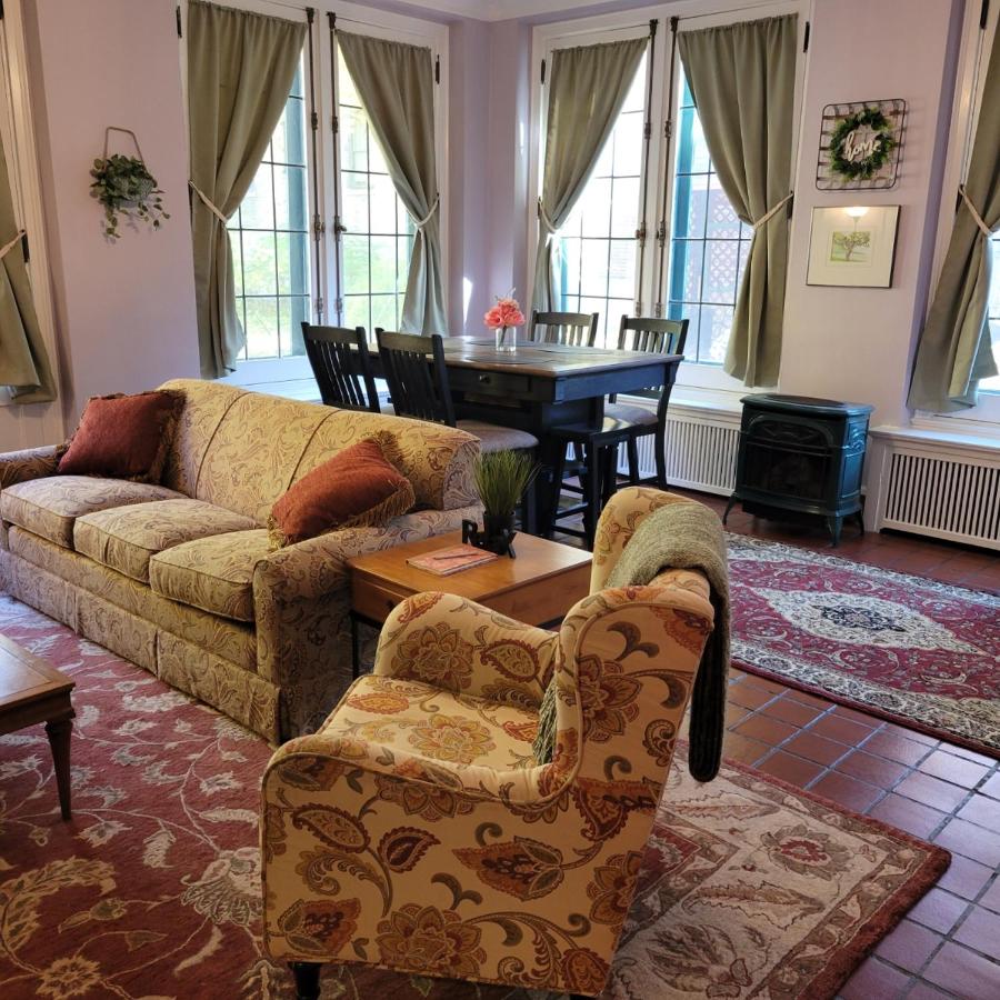 | Art and Lodging
