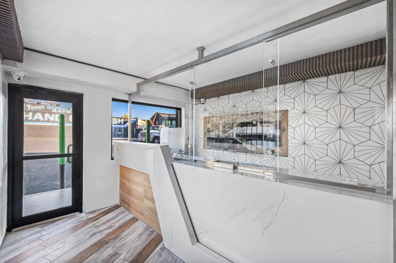  | Hotel OPUS Bronx Near Bay Plaza Mall