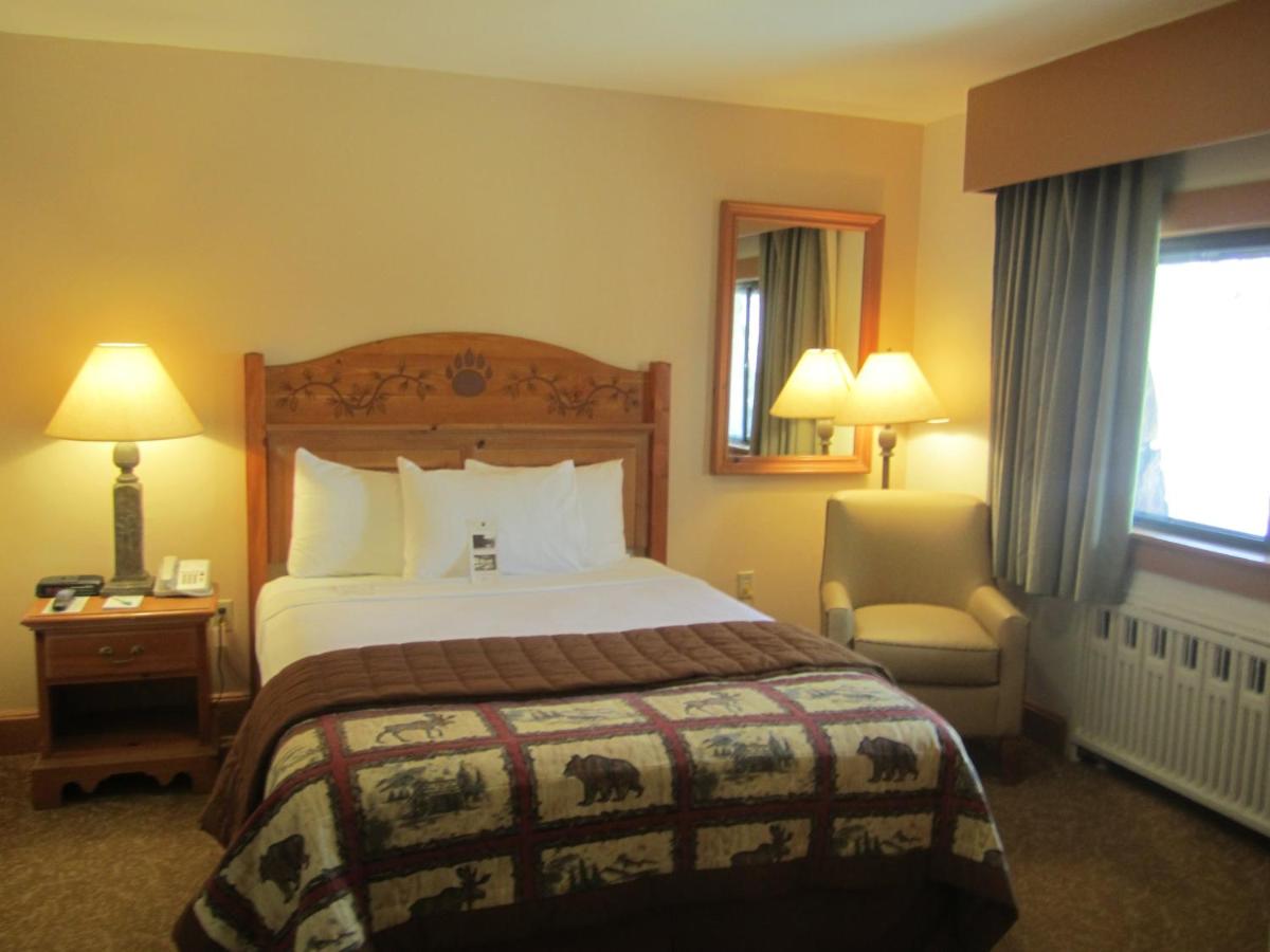 | Overlook Lodge and Stone Cottages at Bear Mountain