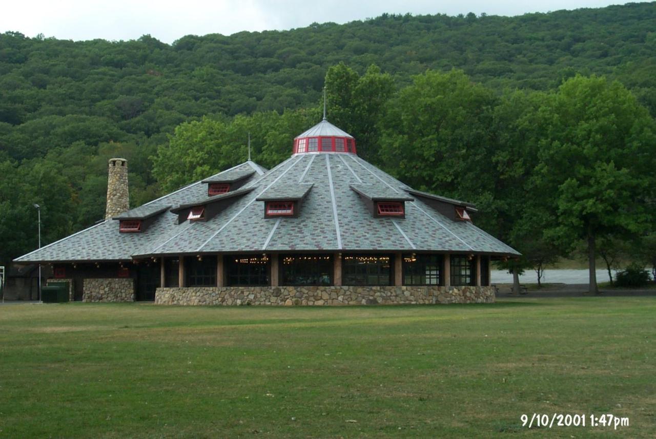 | Overlook Lodge and Stone Cottages at Bear Mountain