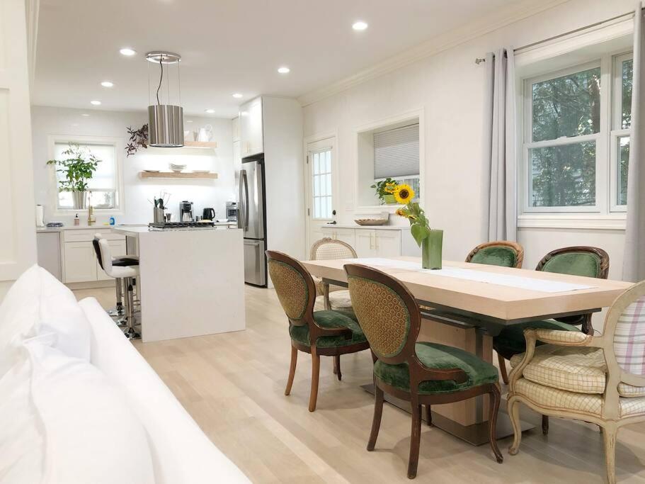 | Sea-renity Beach Home, Shippan Point